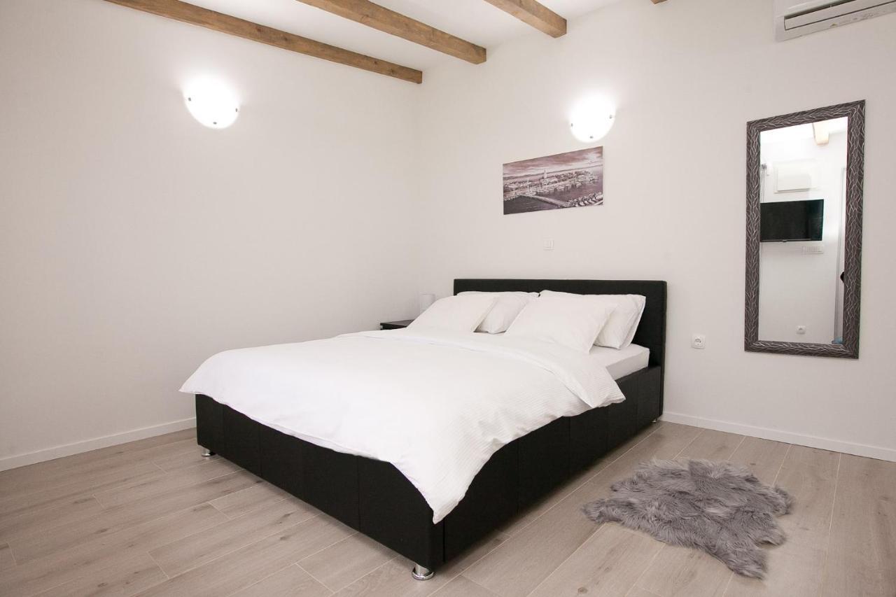 Studio Apartments Tara ザダル エクステリア 写真