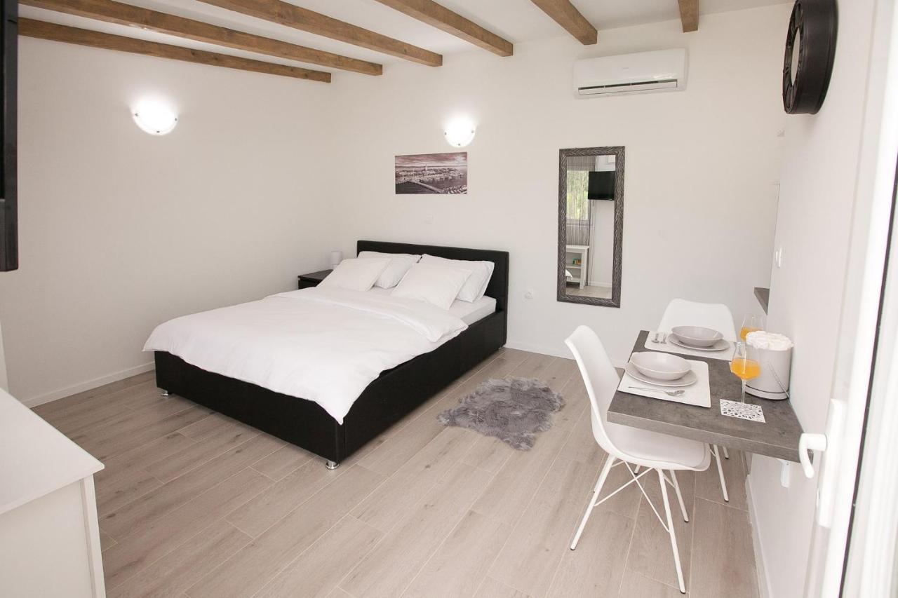 Studio Apartments Tara ザダル エクステリア 写真