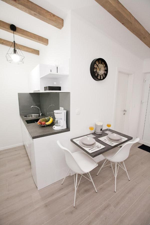 Studio Apartments Tara ザダル エクステリア 写真
