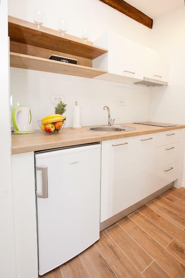 Studio Apartments Tara ザダル エクステリア 写真