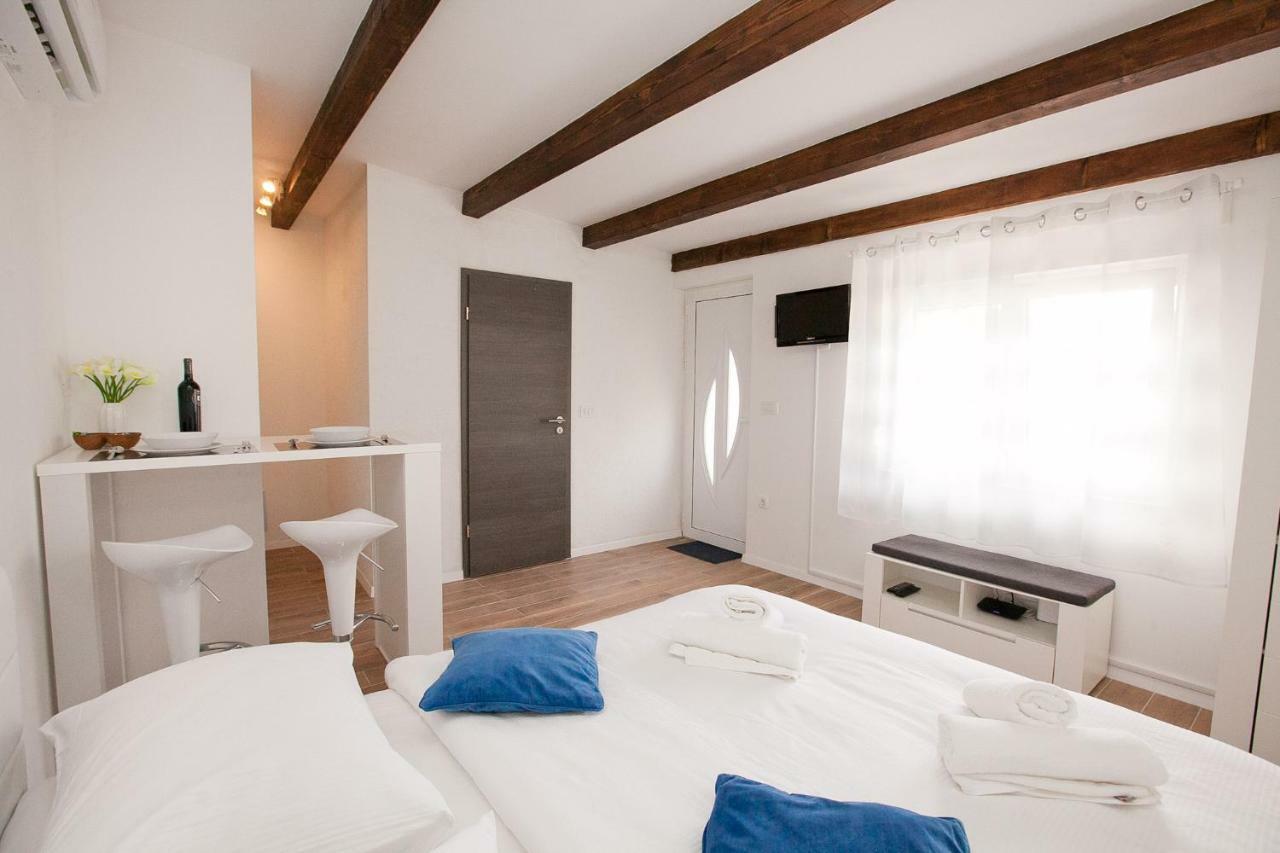 Studio Apartments Tara ザダル エクステリア 写真
